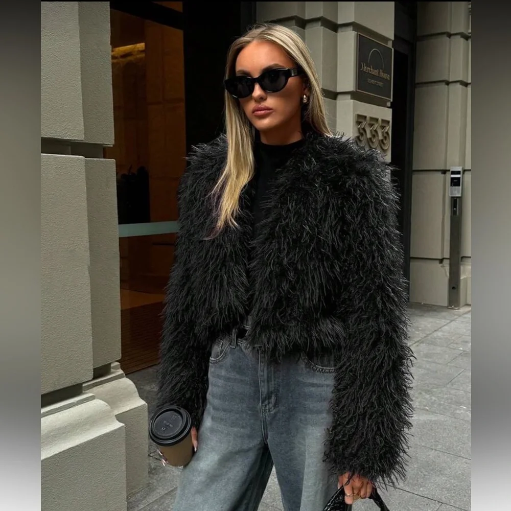 SALE ❤️ Luxury Vintage-Style Faux Fur Jacket – Burgundy Plush Statement Coat - Picture 6 of 9